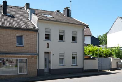 Hausfigur Madonna mit Kind, Mausbach, Dechant-Brock-Straße 37