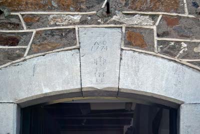 Hauszeichen von 1774 mit Christusmonogramm, Dorff, Krauthausener Straße 1
