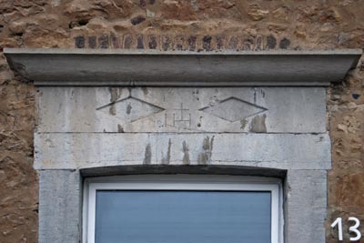 Hausfigur Christusmonogramm, Gressenich, Auf der Eiche 13