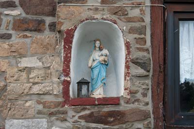 Hausfigur Madonna mit Kind, Gressenich, Gracht 27-29