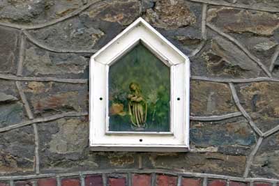 Hausfigur Madonna mit Kind, Zweifall, Jägerhausstraße 94