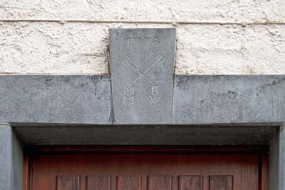 Schlussstein mit Hauszeichen, Mausbach, Krewinkel 24