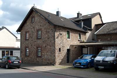 Hauszeichen Christusmonogramm, Mausbach, Dechant-Brock-Straße 27
