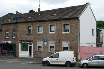 Hauszeichen Christusmonogramm, Mausbach, Dechant-Brock-Straße 15