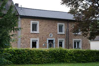 Hausfigur Schutzmantelmadonna, Mausbach, Dechant-Brock-Straße 6