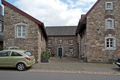Hausmadonna und Hauszeichen, Büsbach, Hostetstraße 46-50