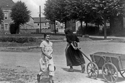 Auf der Essiger Straße in Mausbach Auf der Essiger Straße in Mausbach