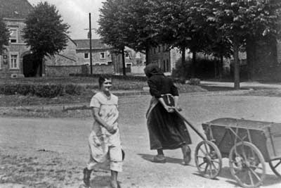 Auf der Essiger Straße in Mausbach