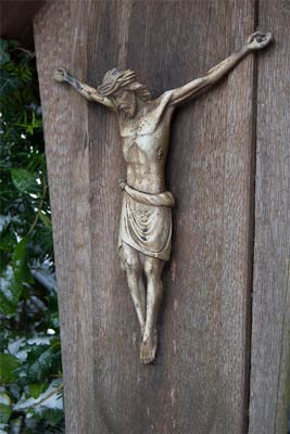 Bildstock "Willmskreuz" in Stolberg-Mausbach, Corpus mit unorthodox Stichwunde links