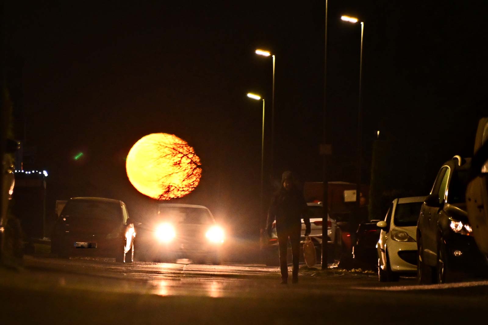 Mond im Auenweg Mond im Auenweg