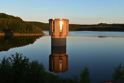 Entnahmeturm in der Wehebachtalsperre