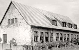 Schule und Bürgerhaus in Mausbach
