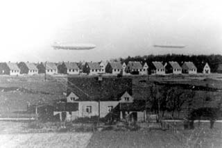Zeppeline 1936 über Diepenlinchen